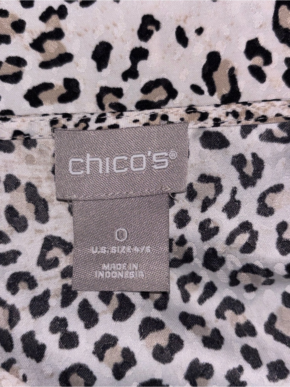 Chico’s V neck 3/4 tie sleeve loose fit leopard print button front top 1 Medium - Picture 6 of 7